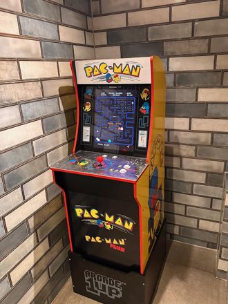 A Pac-Man arcade cabinet standing in a cafe